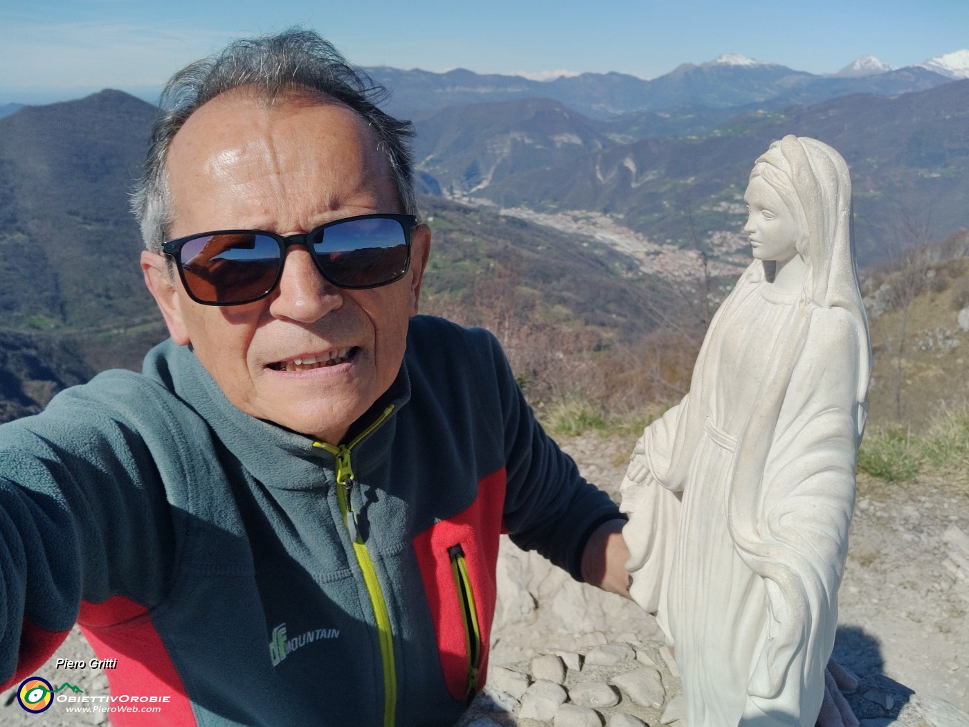 54 Alla bella bianca Madonnina (CAI-Alzano) del Costone (1195 m) che posso vedere da casa (Zogno).jpg